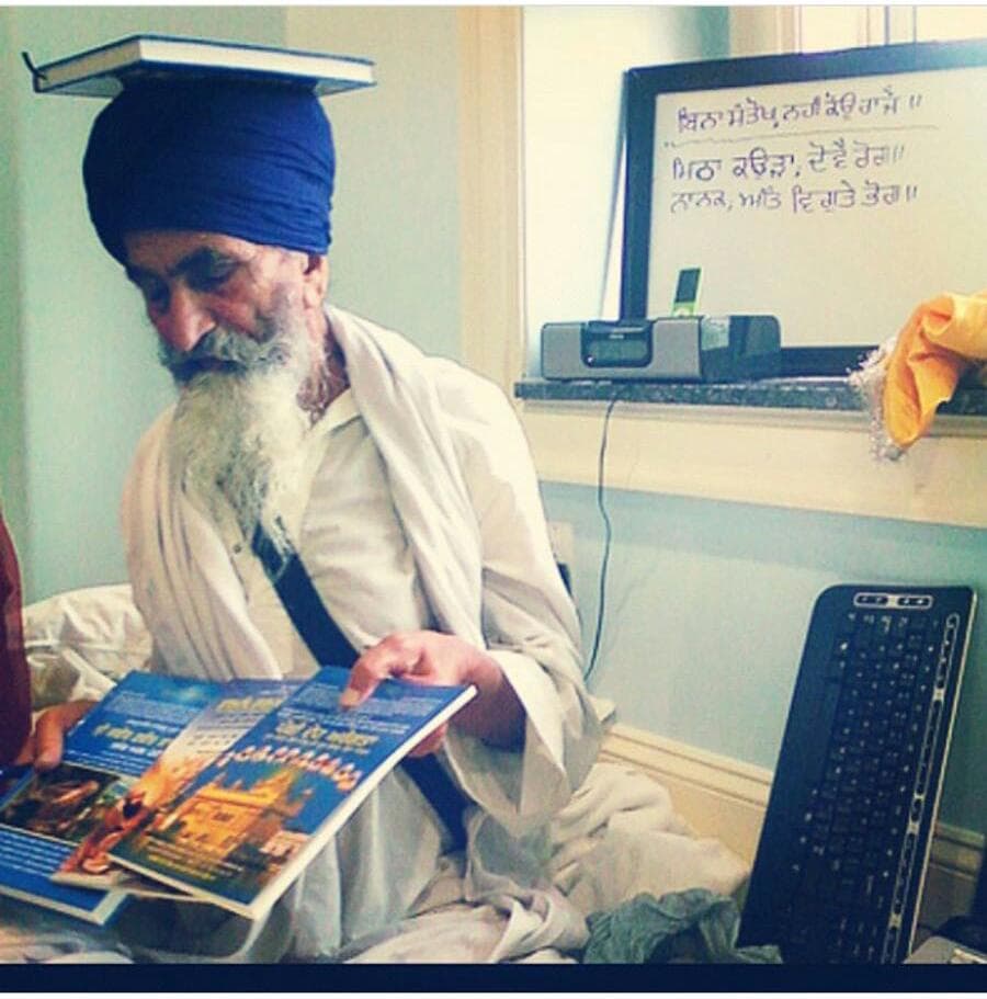 A respected sevadar reading and revering Sangat pothis